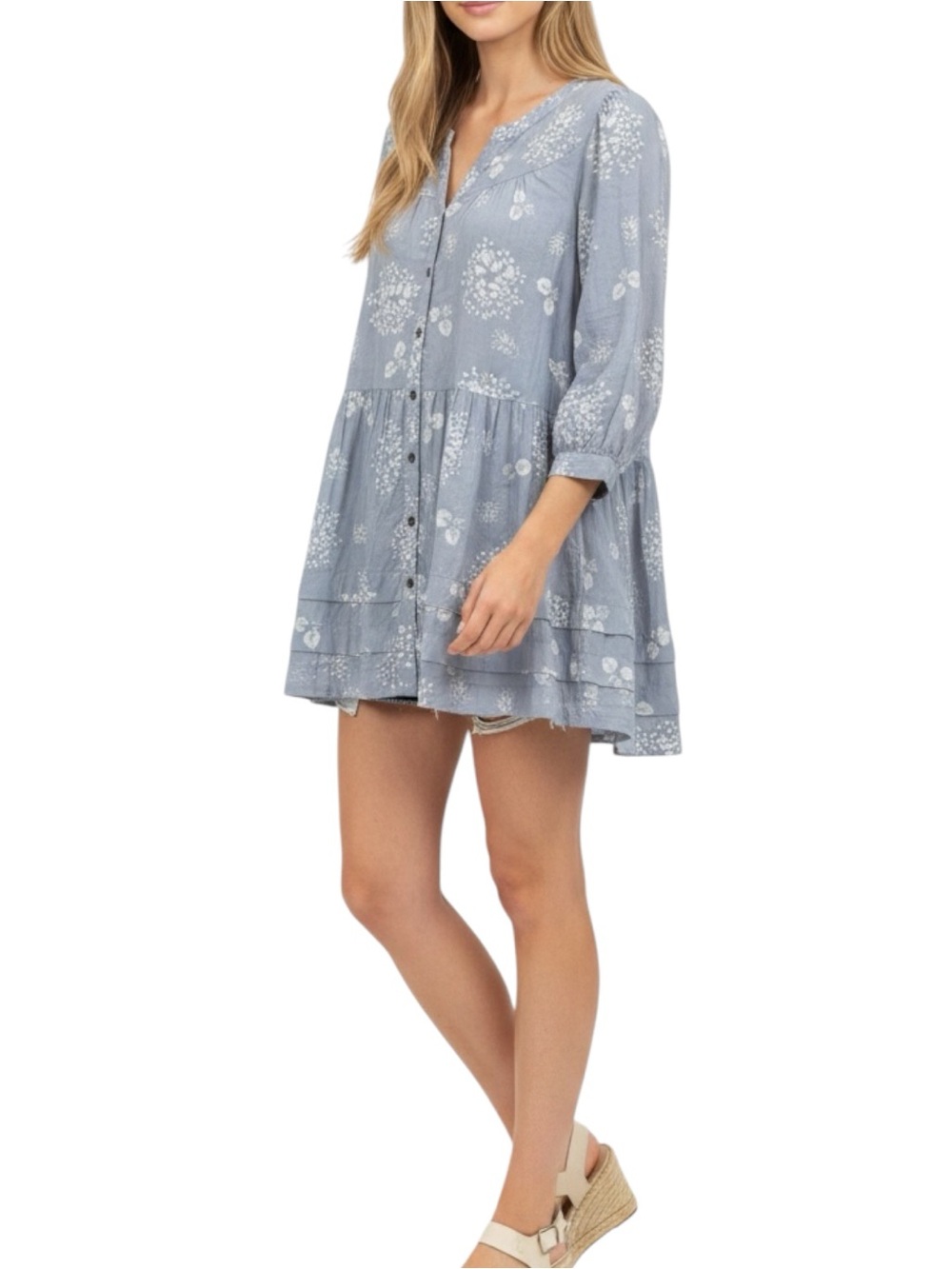 Holding Horses Gray/Blue Floral Button-Front Tiered 3/4 Sleeve Tunic Top